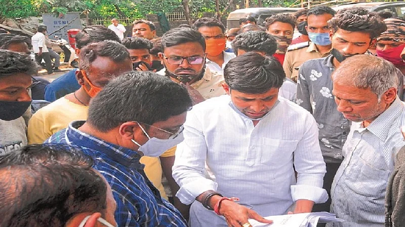 shopkeepers were trying to attack on Encroachment force in nagpur