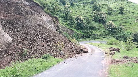 घाटक्षेत्रात मुसळधार; दरडी कोसळण्याची शक्यता, सावधानतेचा इशारा