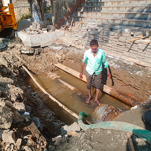 The pipeline on Swami Vivekananda Marg at Bibwewadi burst and thousands of liters of water were wasted