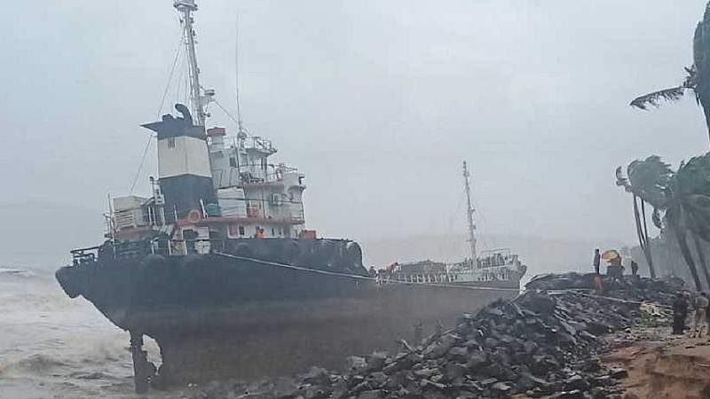 mirya port star boat 60 percent destroyed the organisation take decision boat repaired or not in ratnagiri