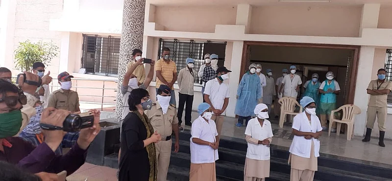 buldana five patient are corona negative marathi news
