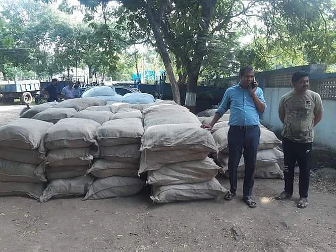 गुटखा पकडला, तक्रार दाखल झापी पण मुख्य सूत्रधार पोलिसांना मिळेना !