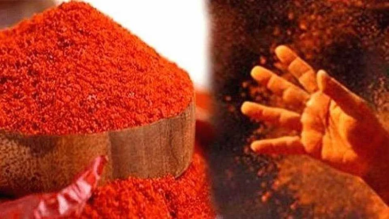 Akola News: If you are walking at night in the city, be careful! Money is snatched by throwing chilli powder in the eye