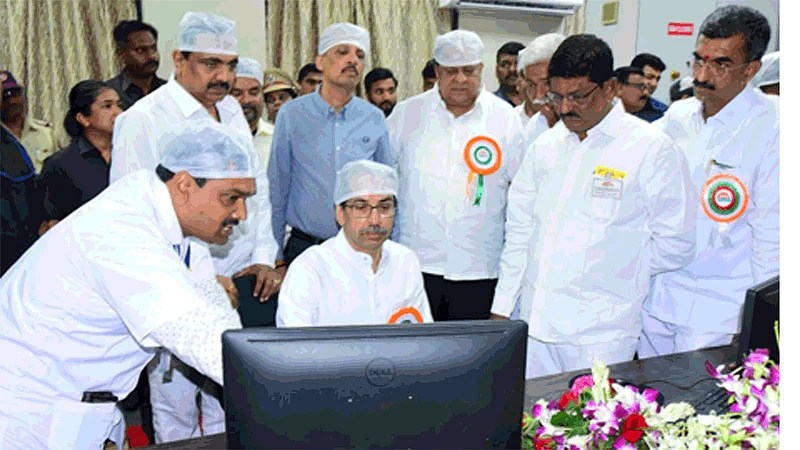 c m uddhav thackeray criticism on pm narendra modi in sangli