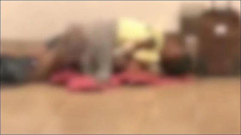 couple was spotted having sex on a railway platform