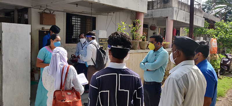 अरेच्चा... जिल्हाधिकारी पोहचले नागरीकाच्या दारी, ते का ? वाचा सविस्तर ! 