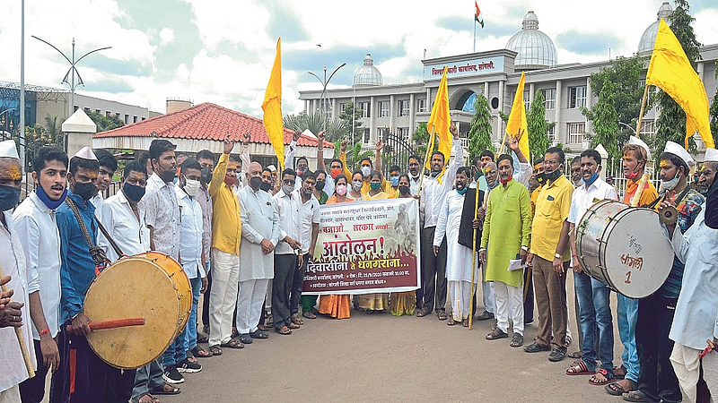 Dhangar Samaj's 'Dhol Bajao' for Sangli reservation