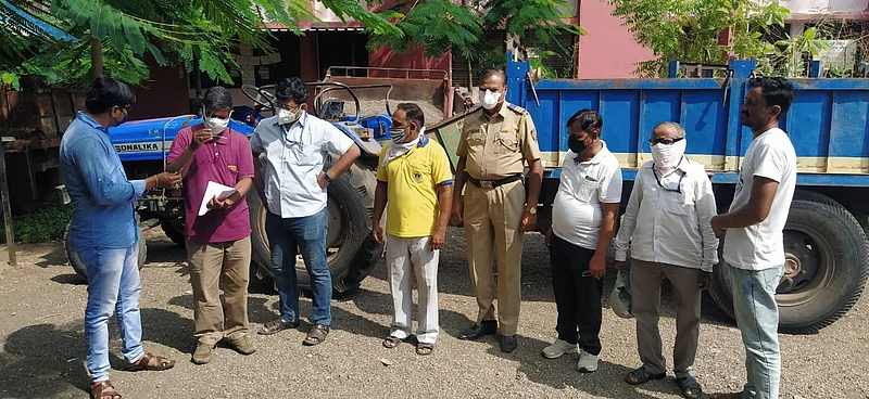 सापळा रचून अवैध रेती वाहतुक करणाऱयांवर महसुल विभागाची कारवाई