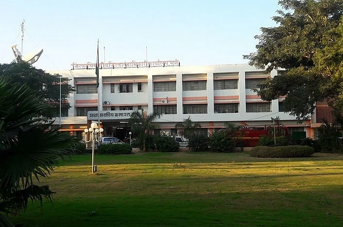 dhule collector office