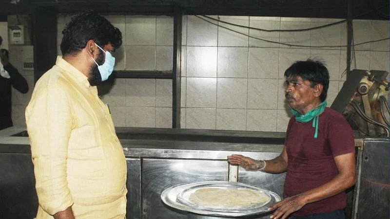 akola news Guardian Minister Bachchu Kadu killed the cook