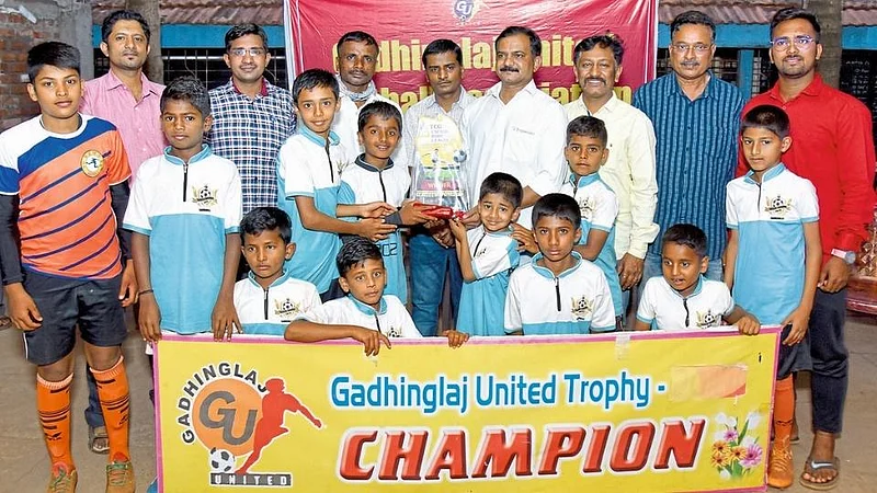 Shivraj School Wins In Football Kolhapur Marathi News