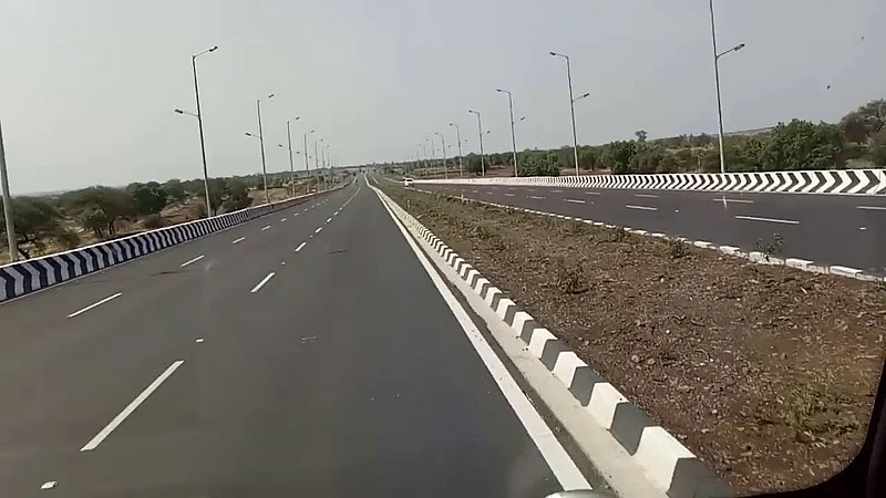akola buldana Work was stalled due to speeding, lockdown and change of contractor for four-laning of National Highway