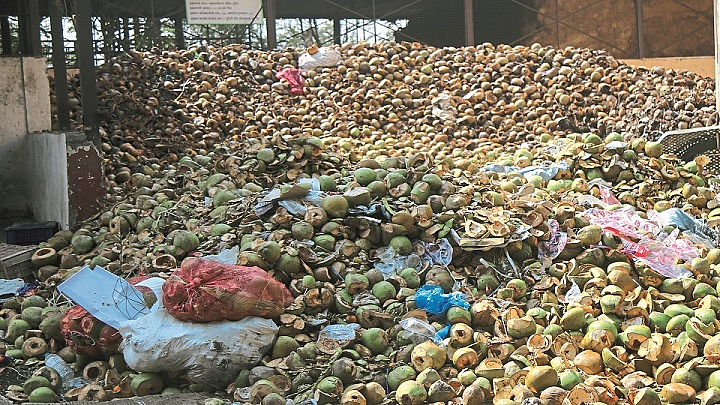 An average of one lakh tonnes of waste per household Eight lakh tonnes of waste collected in three years nagpur