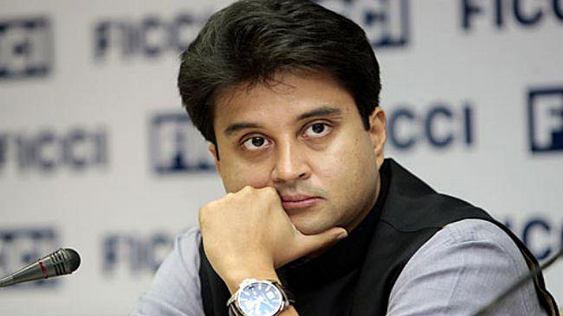 jyotiraditya scindia removes congress identity from his twitter