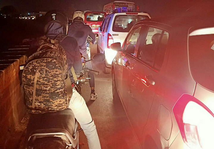 पुणे-नाशिक महामार्गावर कळंब येथे तुफान वाहतूक कोंडी