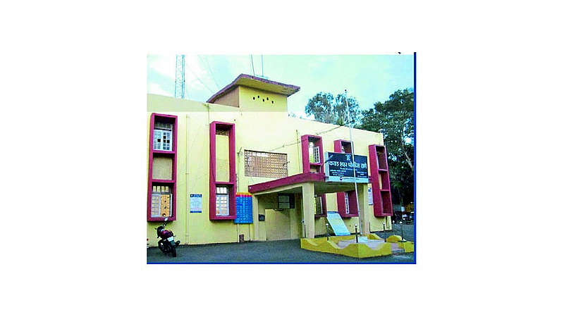 Karad city police station has handed over the charge of DB and transport branch to a single officer