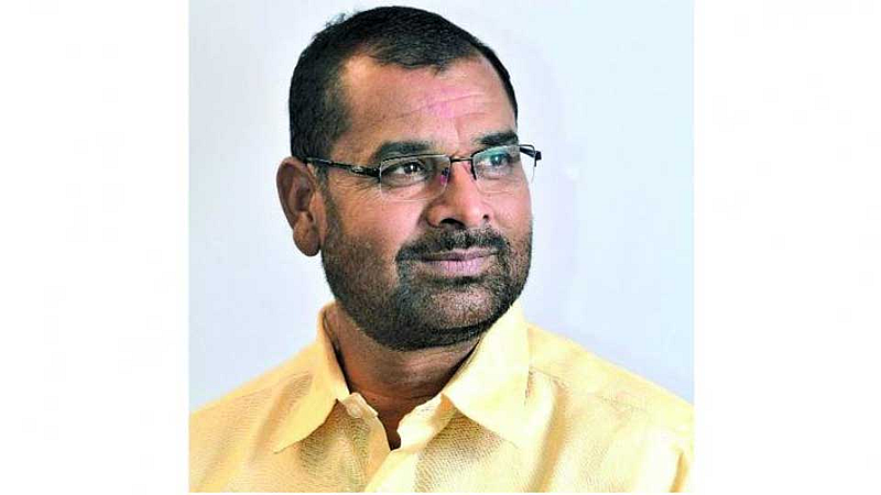 सदाभाऊ खोत यांच्या राजीनाम्याची मागणी
