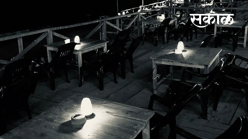 know about some must visit best cafes in goa Marathi article}