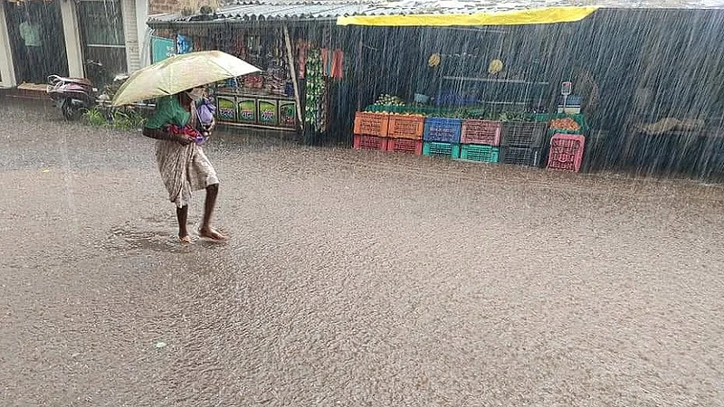 rain in devrukh ratnagiri at evening on 4 pm it problematic to kokan people at this time