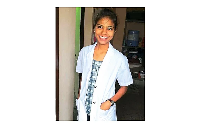 komal madavi
