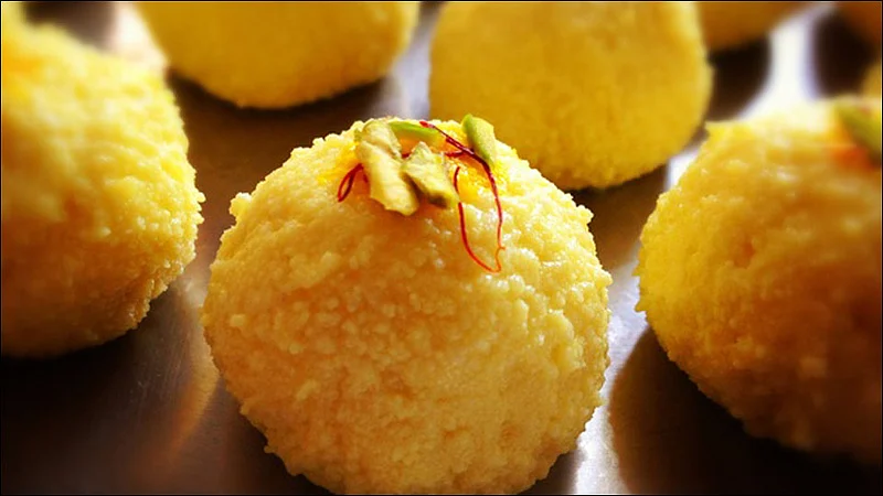lab technician gave laddu vilages after boy born corona positive at rajasthan