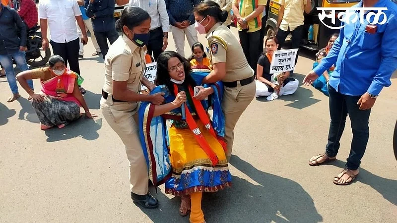 movement of women of BJP in kolhapur against arrested by sanjay rathod in kolhapur}
