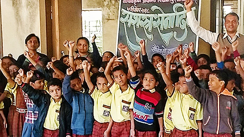 वर्ध्यातील राष्ट्रीय मैदानी स्पर्धेत कुस्तीमध्ये पटकाविले सुवर्णपदक