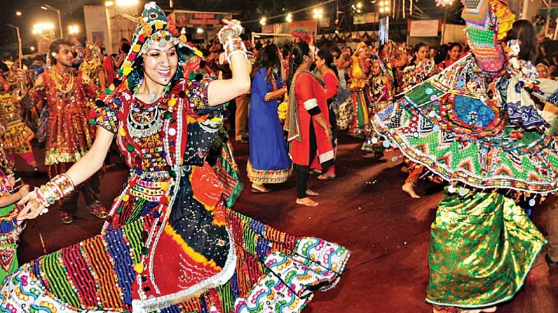 यंदा नवरात्रीत गरबा किंवा दांडिया खेळाता येणार नाही, यंदाचा सण साध्या पद्धतीने साजरा करण्याचं आवाहन