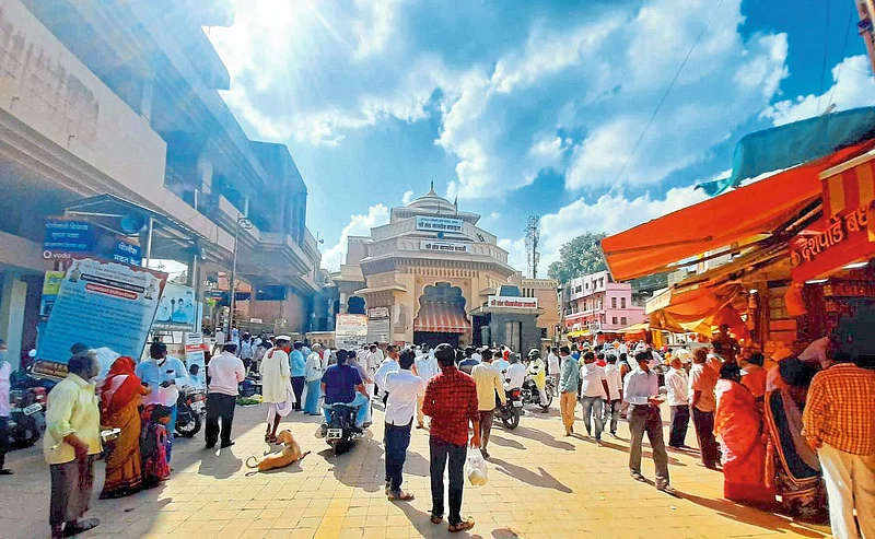 Crowd of devotees in Pandharpur after seven months
