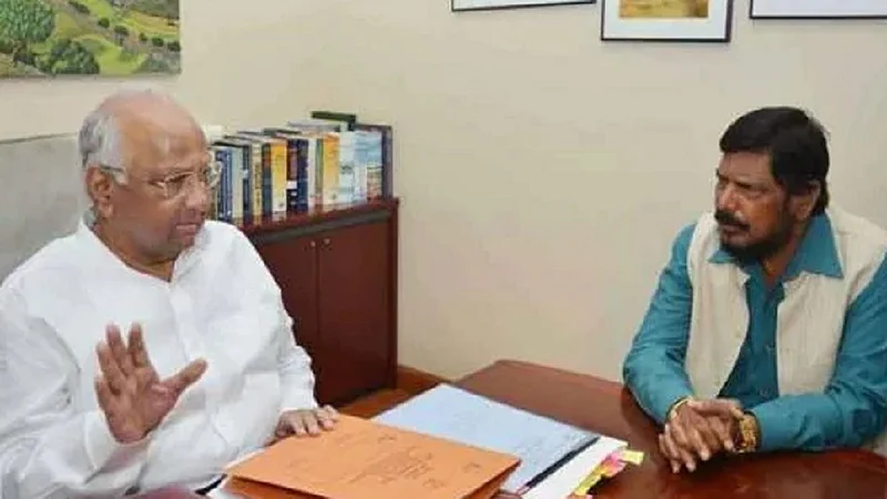 ramdas athawale invites ncp leader sharad pawar to join nda