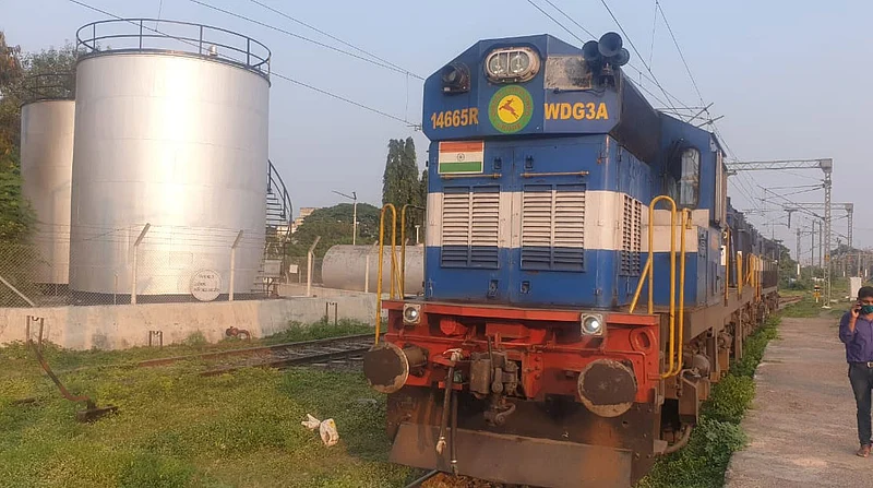 डिझेल ओव्हर फ्लो झाले पण, अधिकाऱ्यांनी पाहिले नाही