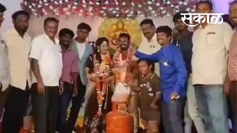 Amid soaring fuel prices Tamil Nadu couple receive petrol gas cylinder and onions as wedding gifts