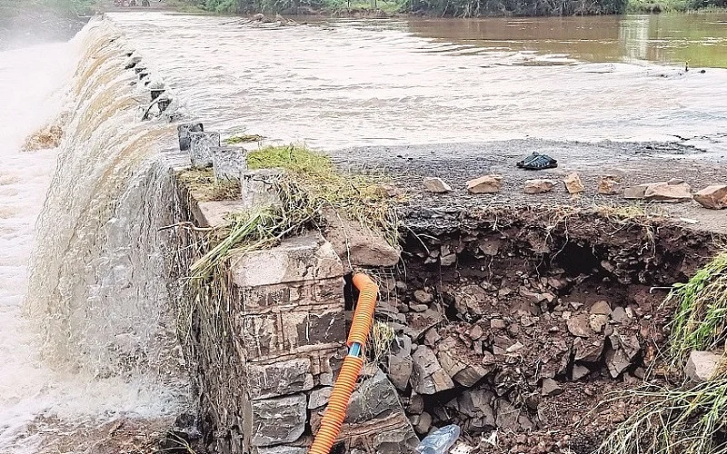 Bridge over the leading river eroded; Victims of three so far, demand to increase height