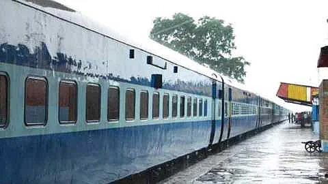 Akola Marathi News Railway will provide land to the corporation Three guntas paid for acquiring 36 guntas of land for Purna-Khandwa railway line