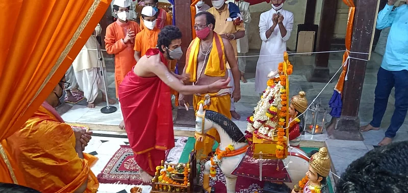 वहन न फिरता जळगावचा रथोत्सवाला सुरवात, भाविकांनी ऑनलाईन घेतले दर्शन