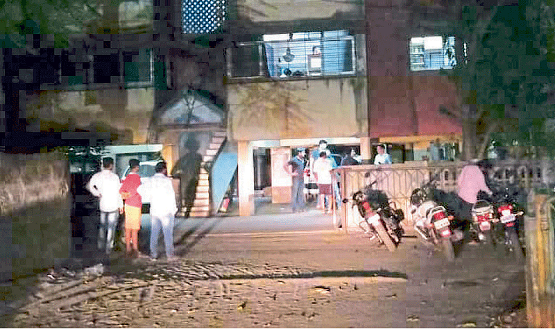 Unusual firing at ratnagiri mobile vendors in ratnagiri kokan marathi news