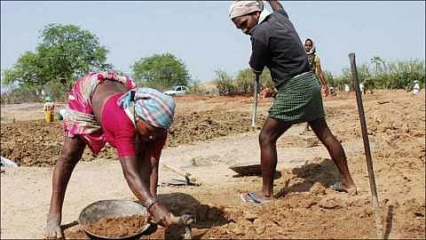 रोजगार हमी योजनेचा दोन दिवसांत आराखडा तयार करा