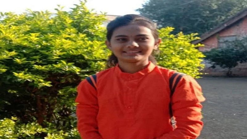 saloni.jpg