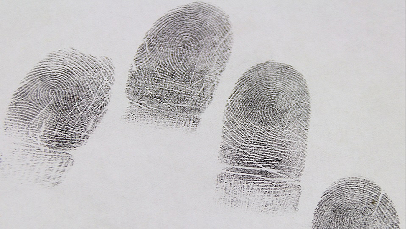 withdraw one lakh by giving fake finger prints of a dead man