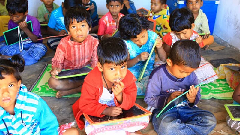 धुळे तालुक्यात दोन हजारावर विद्यार्थी शिक्षणापासून वंचित ?