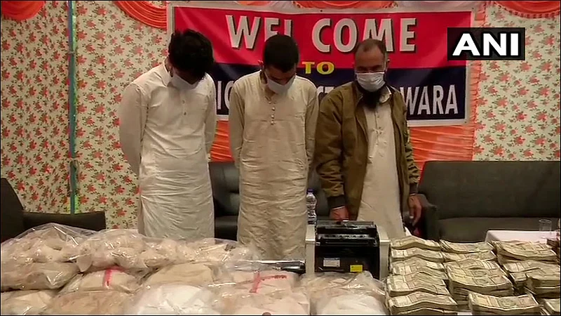 jammu kashmir police arrested 3 people lashkar e taiba