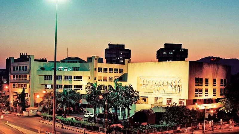 सोशल डिस्टन्सिंगचं उल्लंघन केलं, ठाण्यातील 8 दुकाने झालीत सील