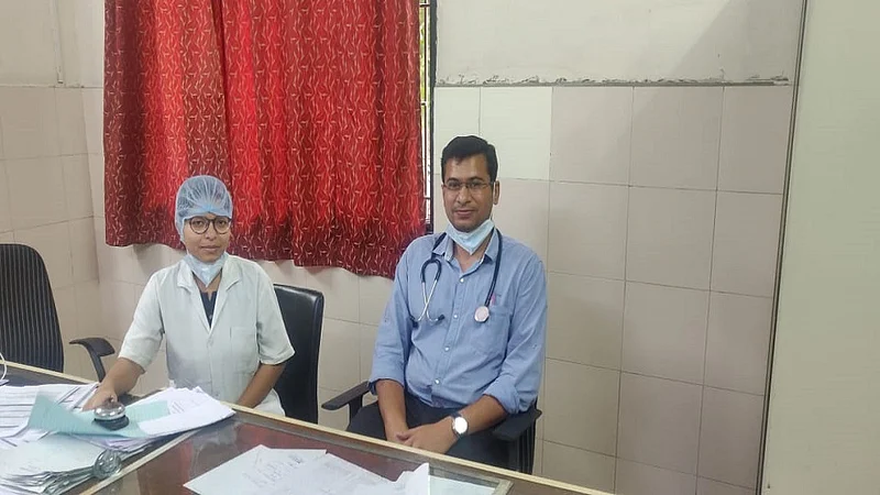 the newly wed doctor Couple has been serving since the corona virus infected first patient of Pune.jpg