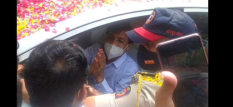 Citizens bid farewell to Tukaram Mundhe