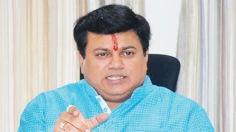 28 box of medicine from kolhapur to ratnagiri check said uday samnat on that topic in ratnagiri