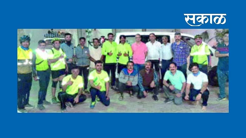 धुळे सायकलिस्टच्या १२ सायकलस्वारांनी सहाशे किमी अंतर कापले ४० तासांत }