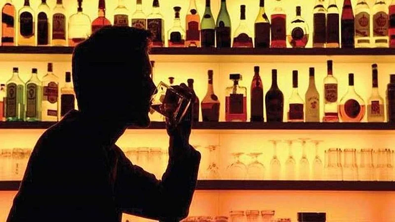 Akola News: Counterfeit liquor sellers active in the city; Neglect of excise department