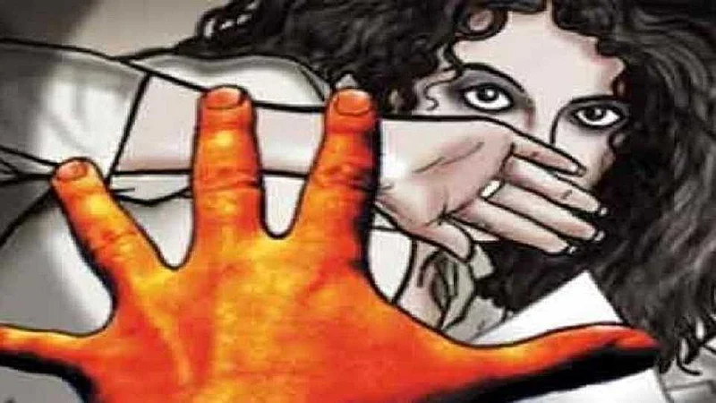 Akola News: Former Shiv Sena office bearer tortures a woman by showing the lure of Gharkula