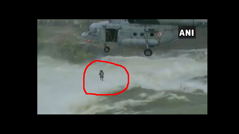 indian air force chopper rescued a man at dam in chhattisgarh video viral