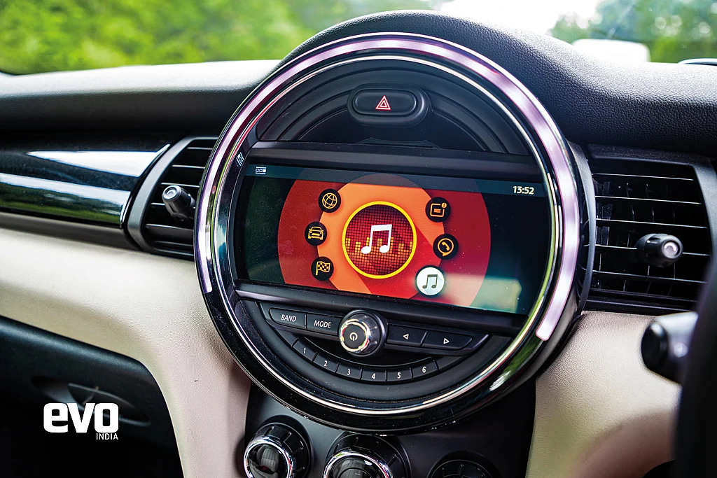 The elliptical theme with the screen being housed in a round cluster with LEDs